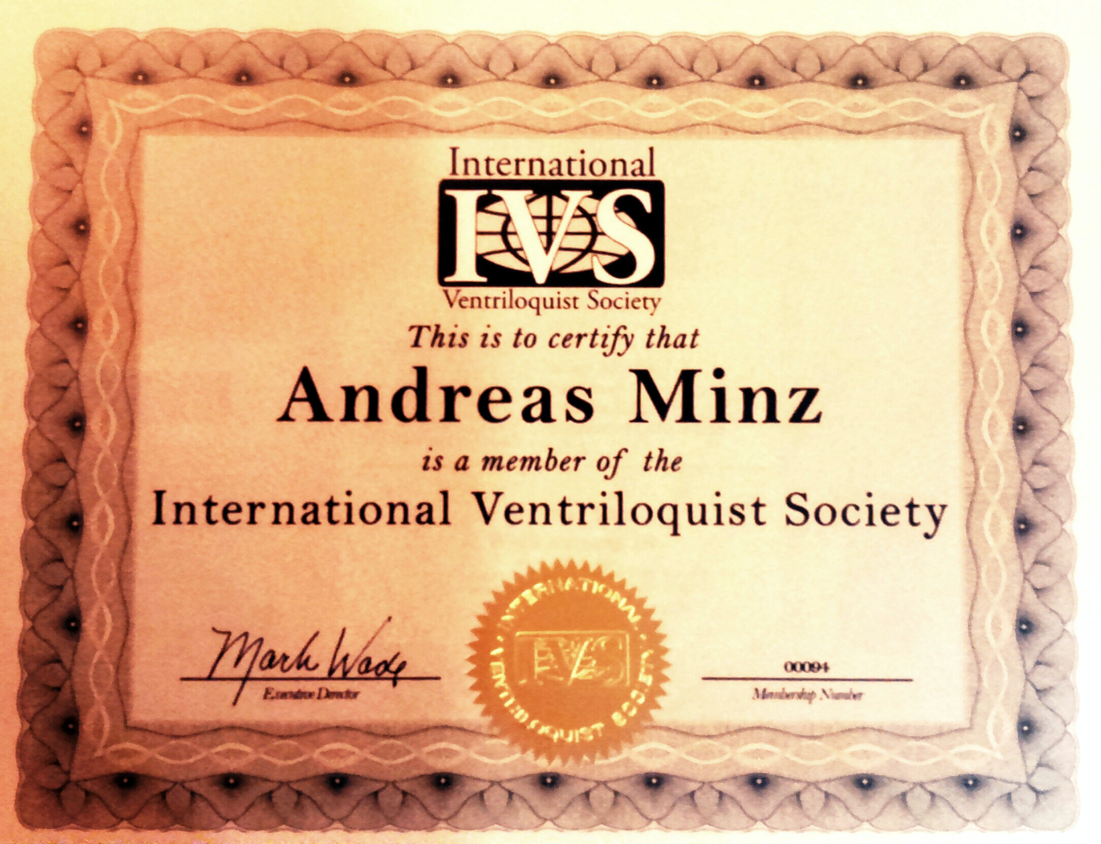 Minze is Member of the IVS - International Ventriloquist Society